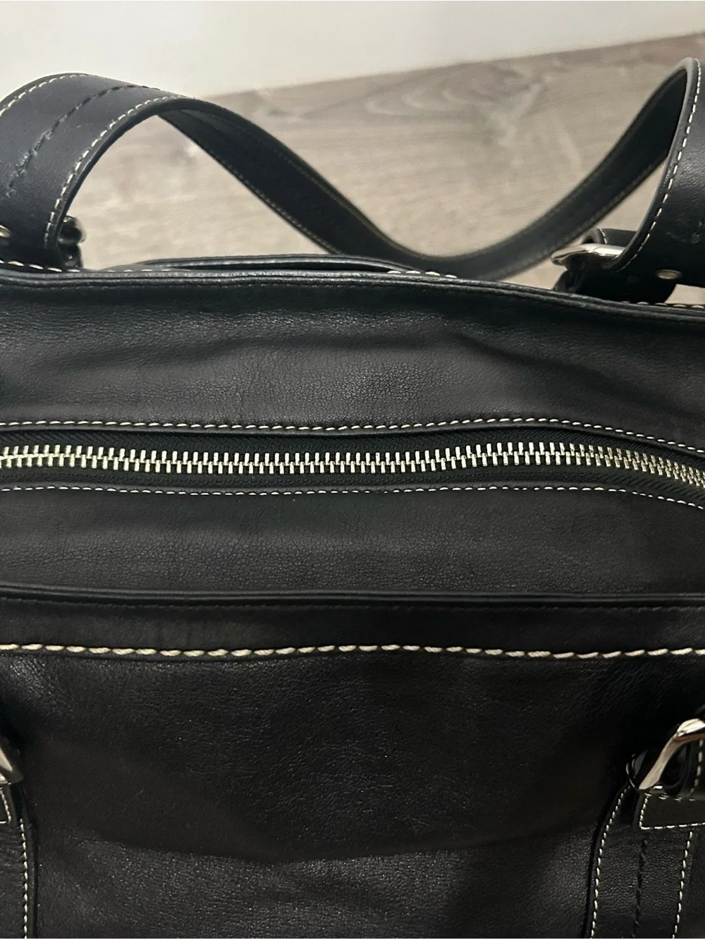 Classic Black Leather Tote Bag with Contrast Stitching